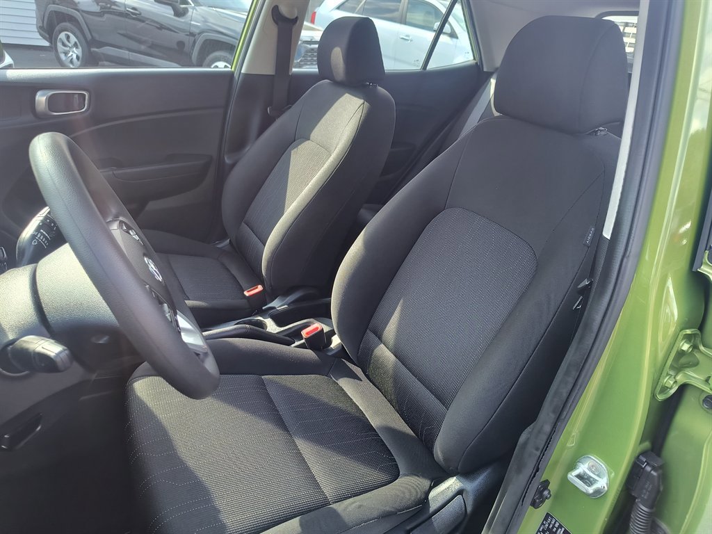 Used 2022 Hyundai Venue SE image 15