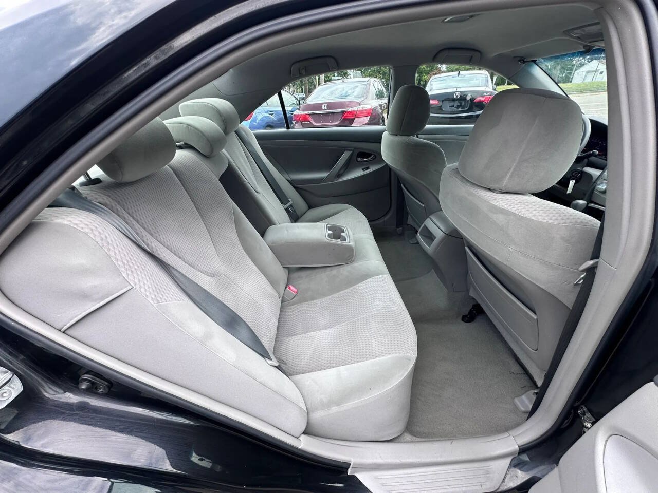 Used 2011 Toyota Camry LE FWD image 14