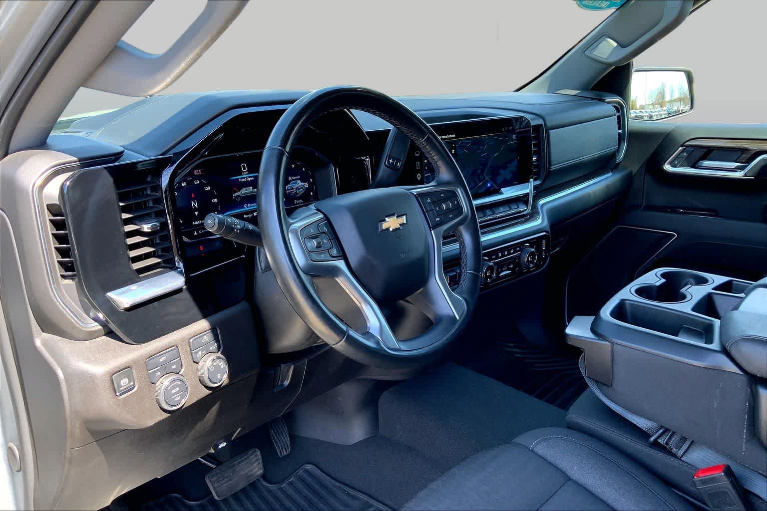 Used 2025 Chevrolet Silverado 1500 LT AWD/4WD image 28