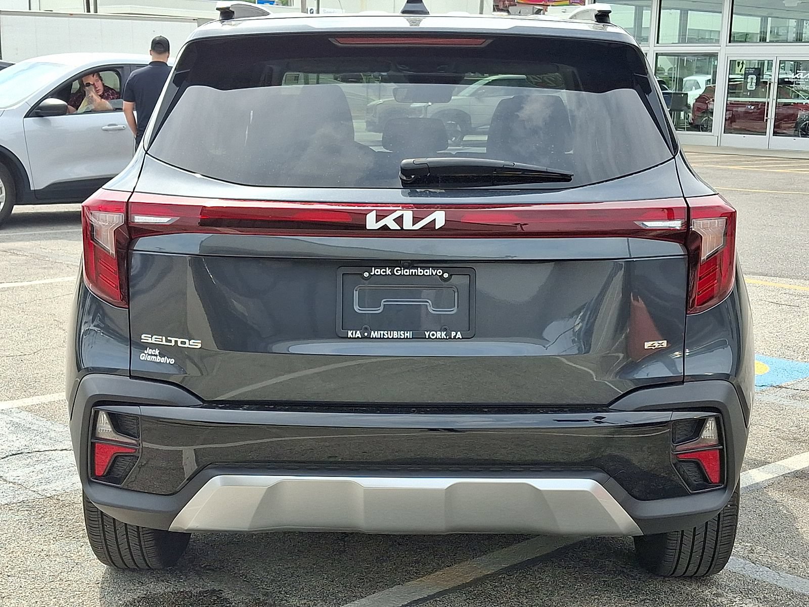 Used 2024 Kia Seltos S AWD/4WD image 3
