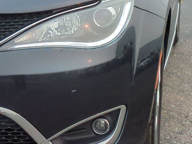 Used 2020 Chrysler Pacifica Limited w/ Advanced Safetytec Group FWD image 11