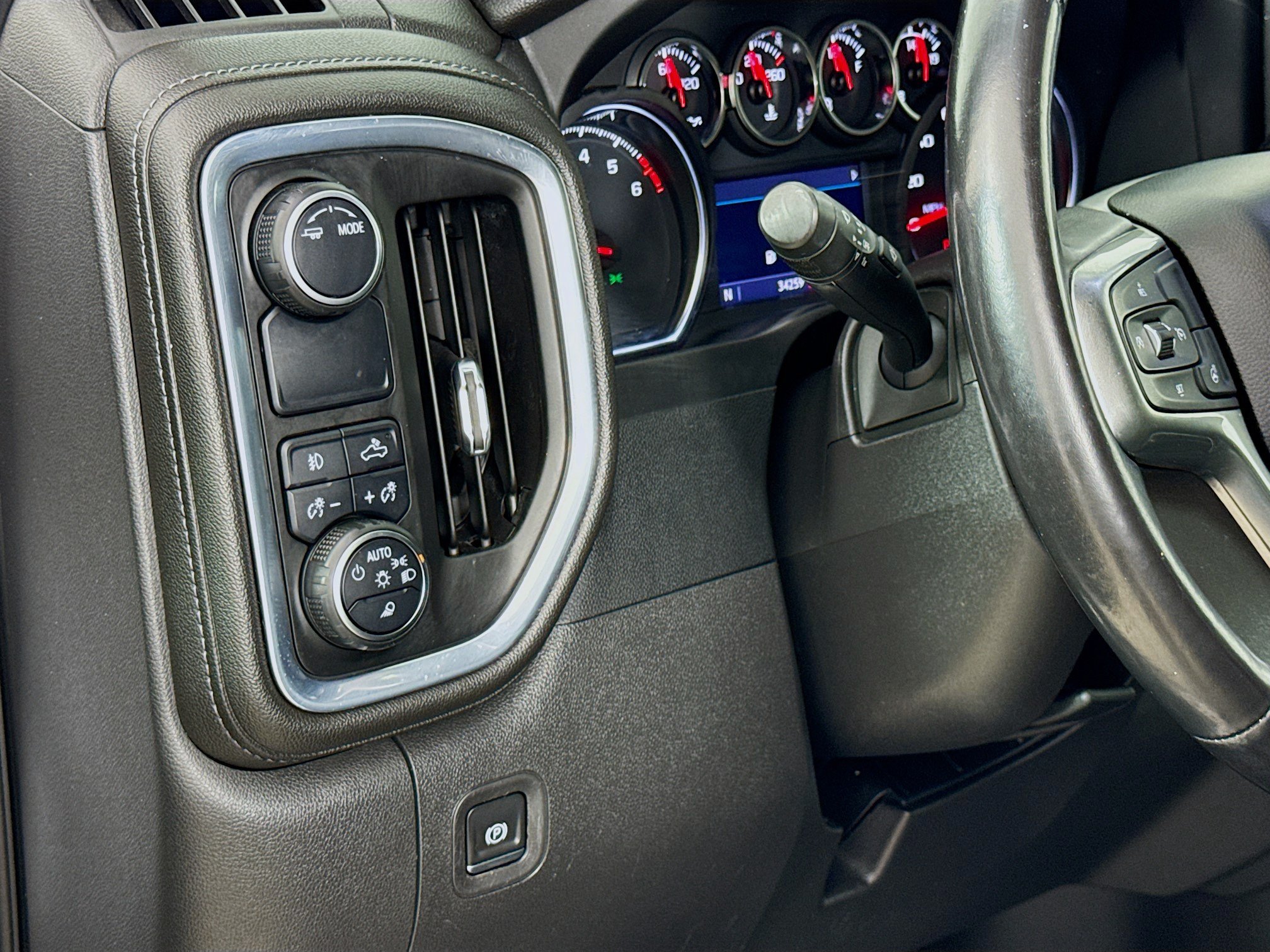 Used 2022 Chevrolet Silverado 1500 LTZ RWD image 12