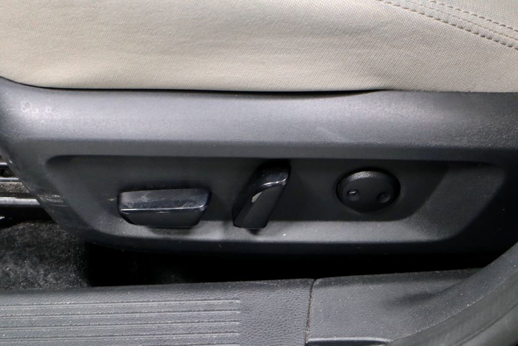 Certified 2025 Nissan Rogue SV AWD/4WD image 22