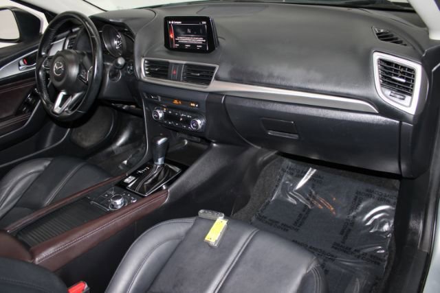 Used 2018 MAZDA MAZDA3 Touring FWD image 21