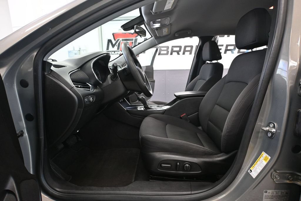 Used 2017 Chevrolet Malibu LT FWD image 20