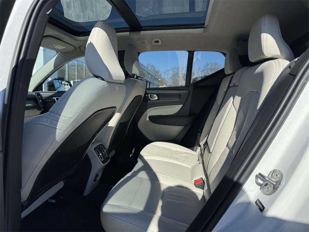 Used 2023 Volvo XC40 B5 Plus w/ Driver Assist Package image 9