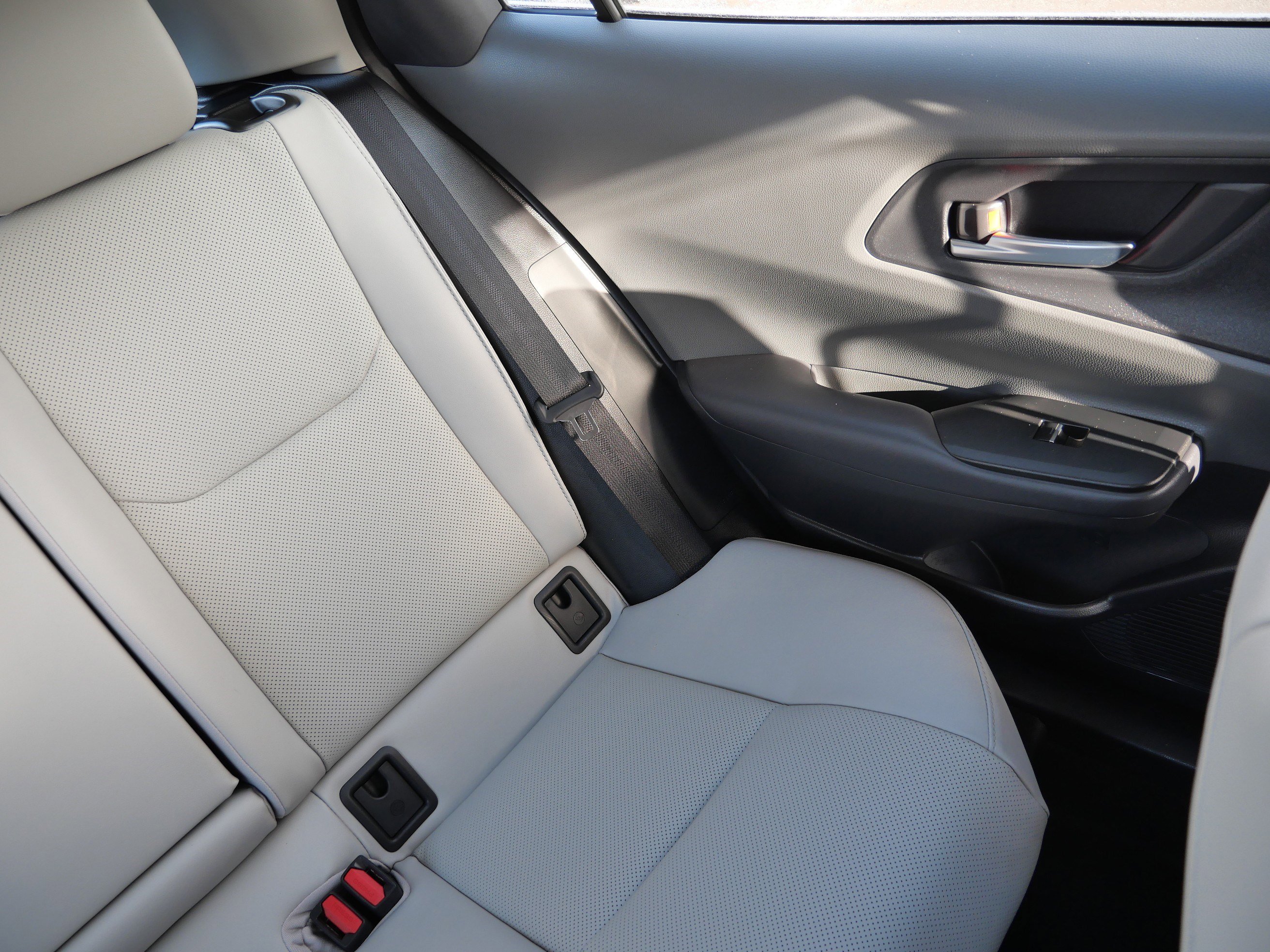 Used 2024 Toyota Prius XLE image 14