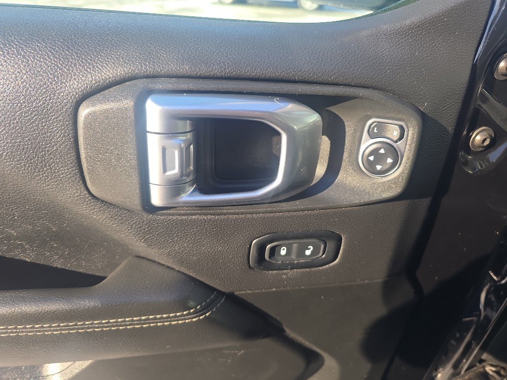 Used 2022 Jeep Wrangler Unlimited Sahara w/ Cold Weather Group AWD/4WD image 19