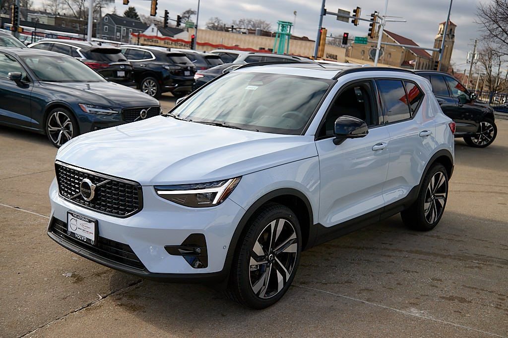 New 2026 Volvo XC40 B5 Ultra w/ Climate Package image 6