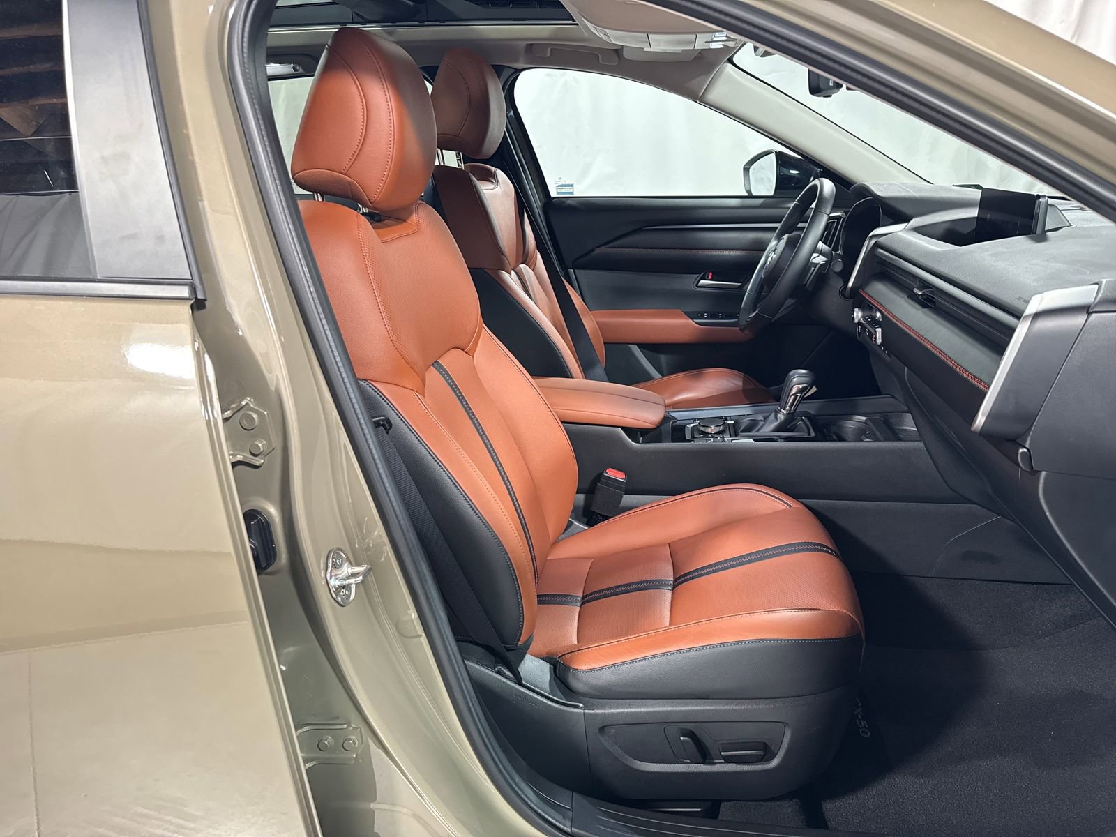 Used 2023 MAZDA CX-50 Meridian Edition image 28