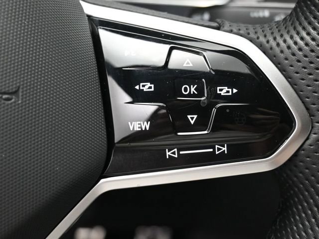 Used 2022 Volkswagen Tiguan SE R-Line image 18