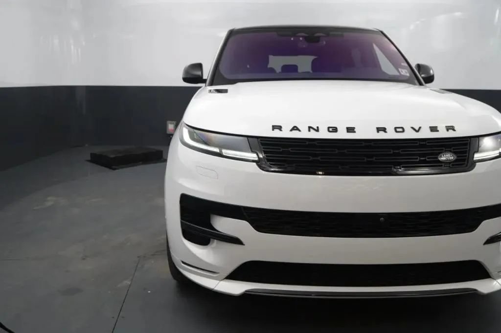 Used 2023 Land Rover Range Rover Sport SE Dynamic AWD/4WD image 9