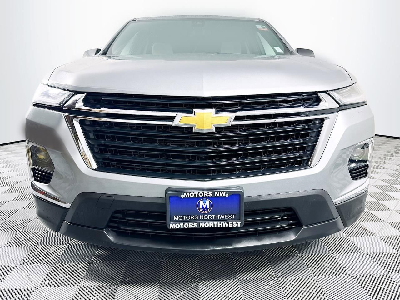 Used 2023 Chevrolet Traverse LS image 4