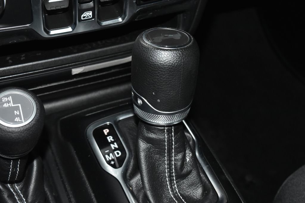 Used 2021 Jeep Wrangler Unlimited Sahara w/ Uconnect 4C Nav & Sound Group AWD/4WD image 16