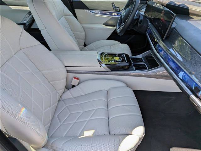 Used 2025 BMW i7 M70 AWD/4WD image 23