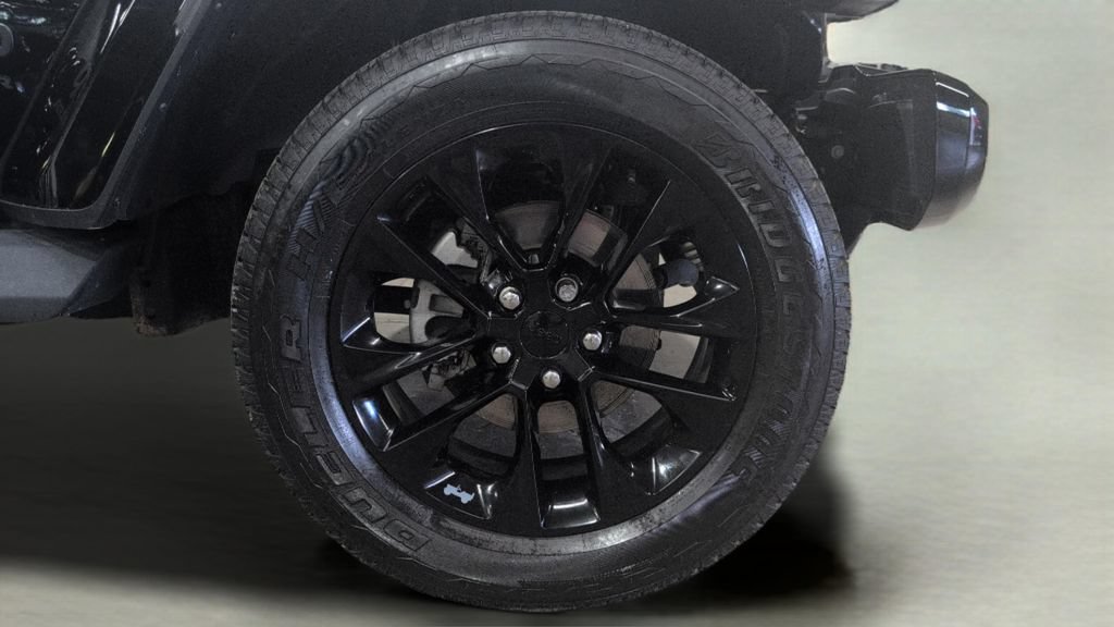Used 2023 Jeep Wrangler Unlimited Sahara AWD/4WD image 29