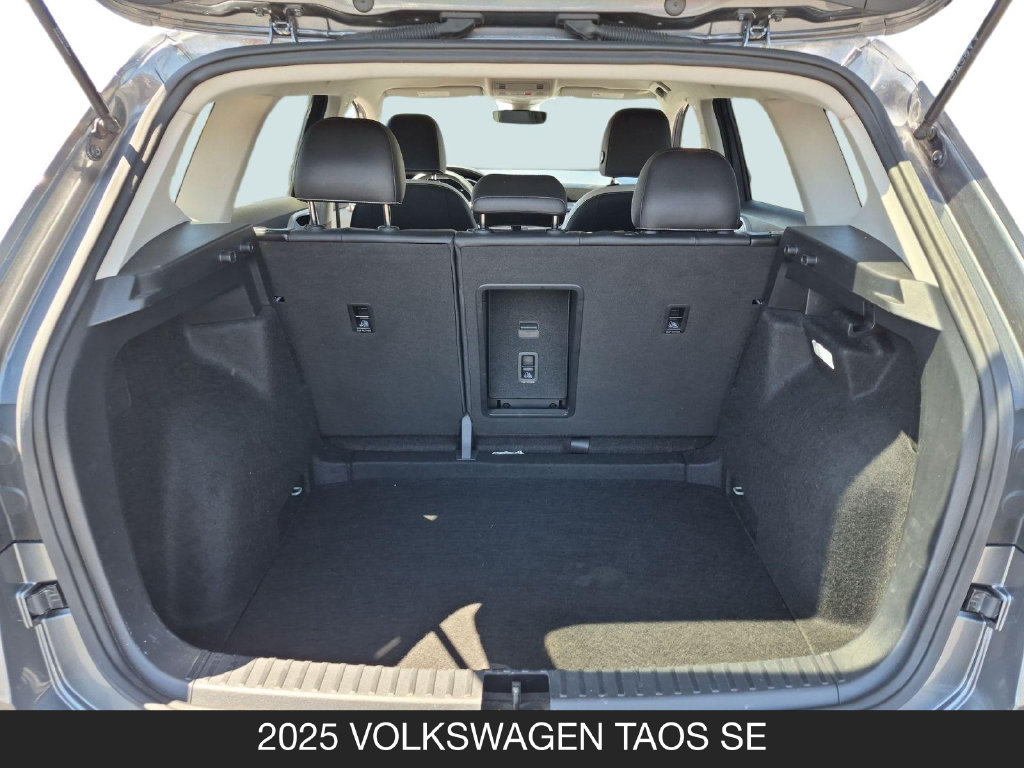 Used 2025 Volkswagen Taos SE FWD image 24