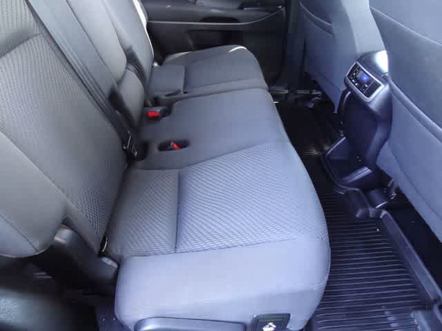 Used 2019 Toyota Highlander LE AWD/4WD image 10