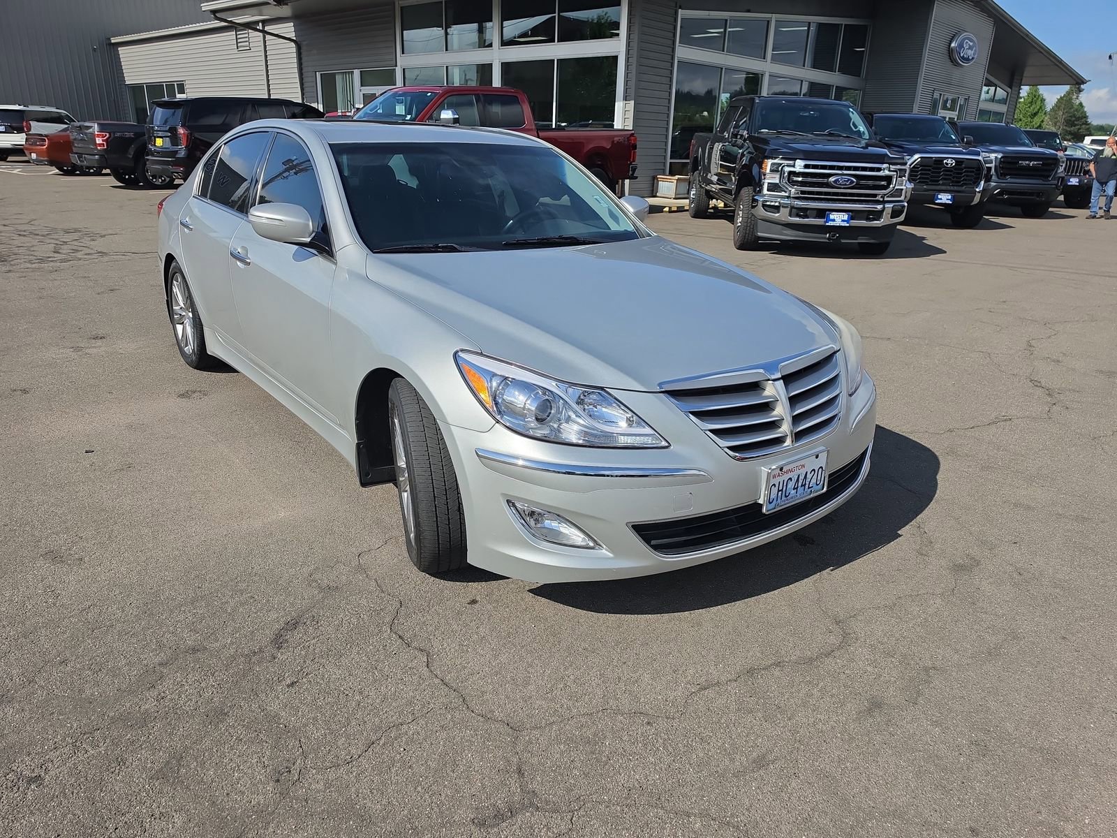 Used 2012 Hyundai Genesis 3.8 w/ Premium Pkg RWD image 9