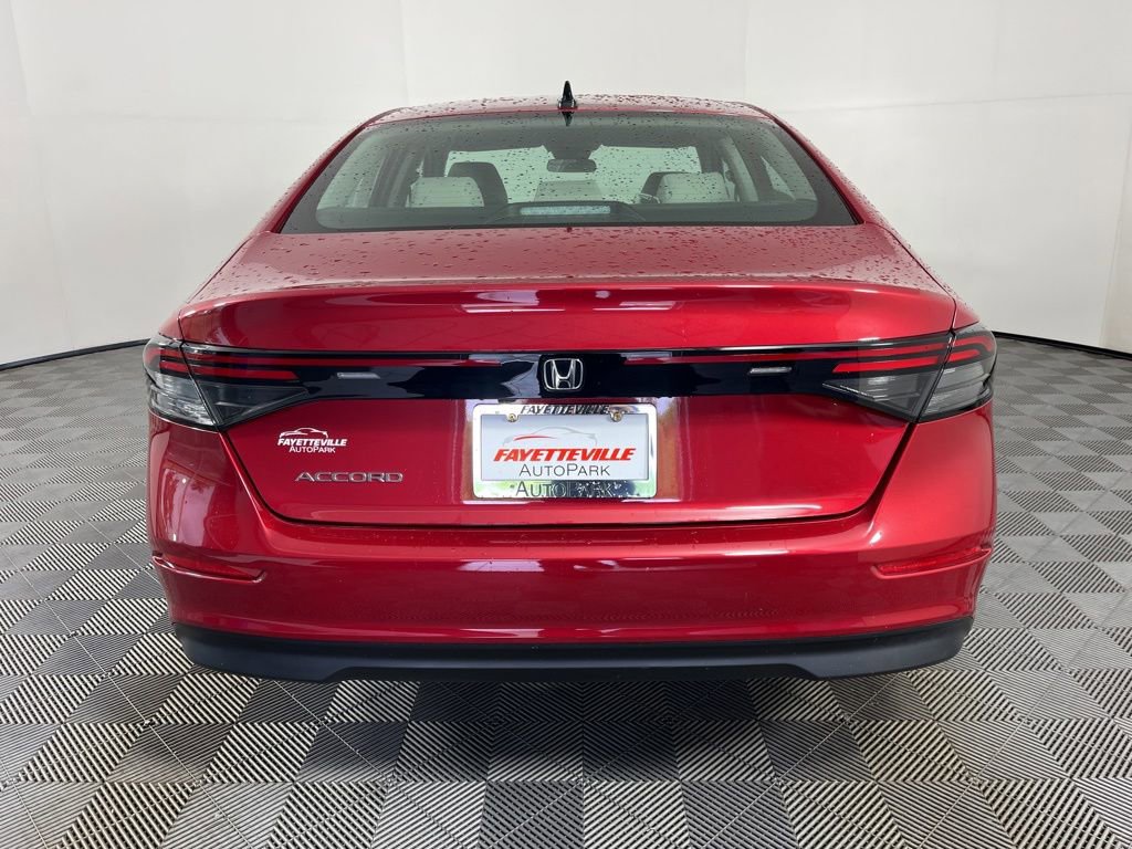 Certified 2025 Honda Accord SE image 9