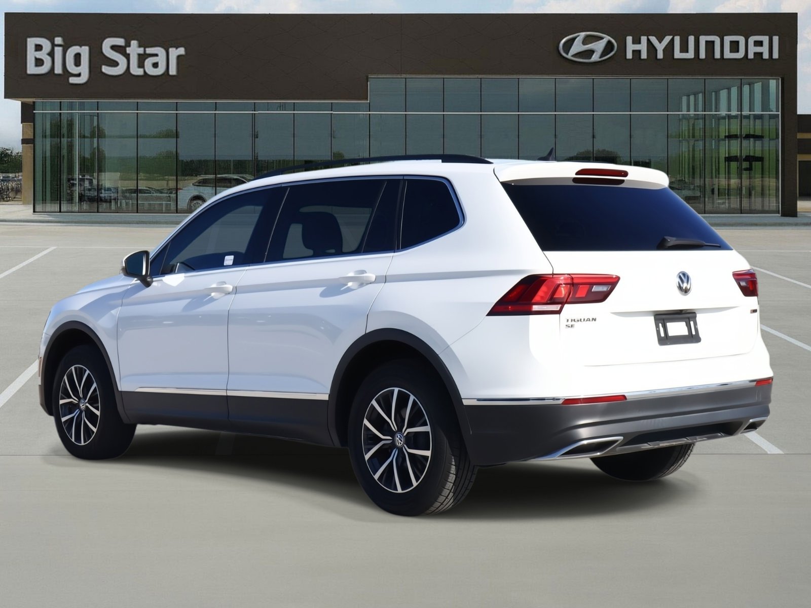 Used 2020 Volkswagen Tiguan SE image 3