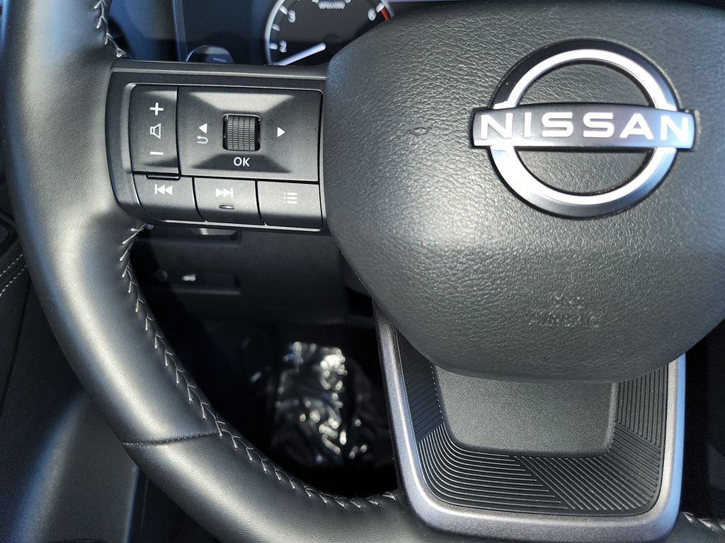 Used 2025 Nissan Rogue SV FWD image 24