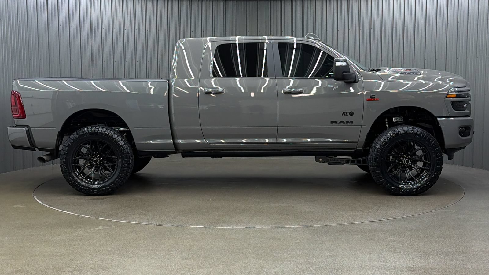 Used 2025 RAM 2500 Laramie AWD/4WD image 6