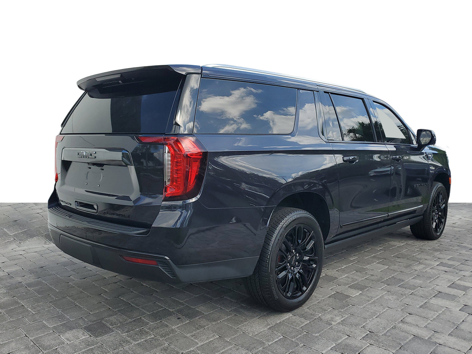 Used 2023 GMC Yukon XL Denali Ultimate w/ LPO, Floor Liner Package AWD/4WD image 6