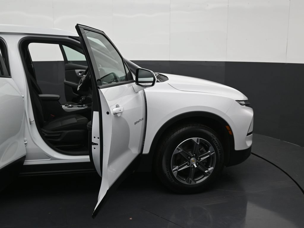 Used 2023 Chevrolet Blazer LT AWD/4WD image 9