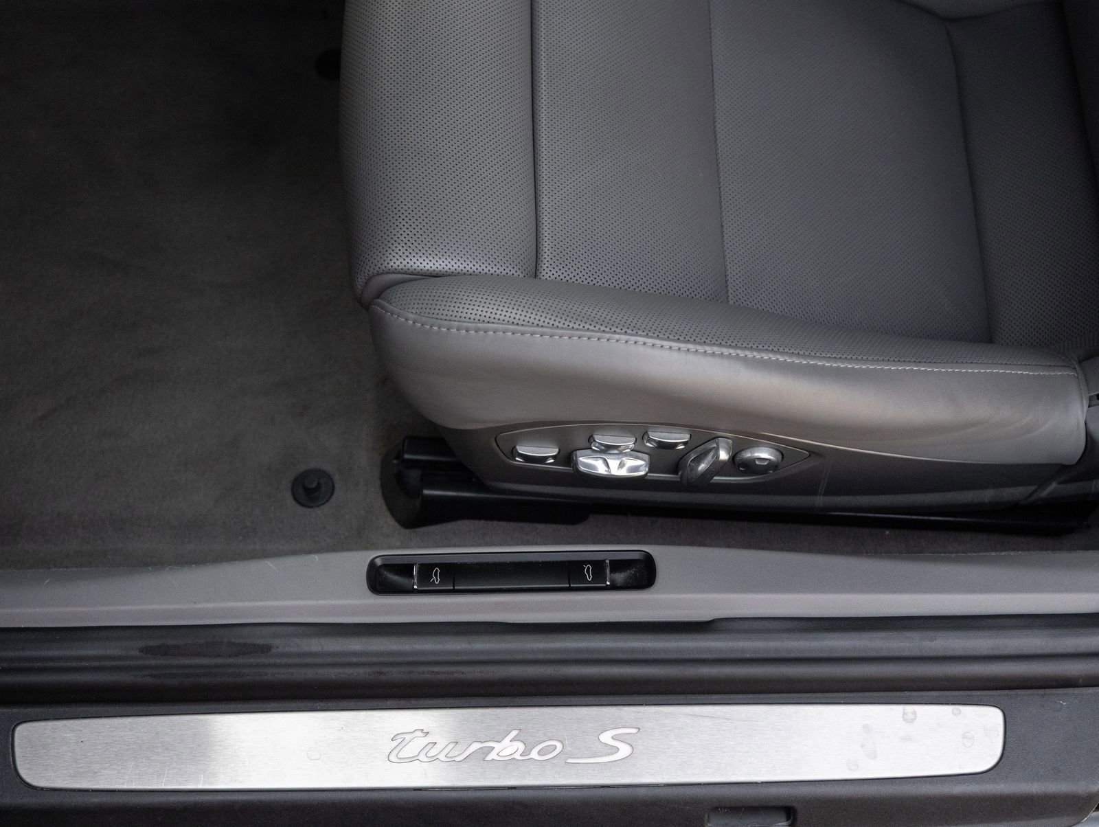 Certified 2014 Porsche 911 Turbo S AWD/4WD image 23