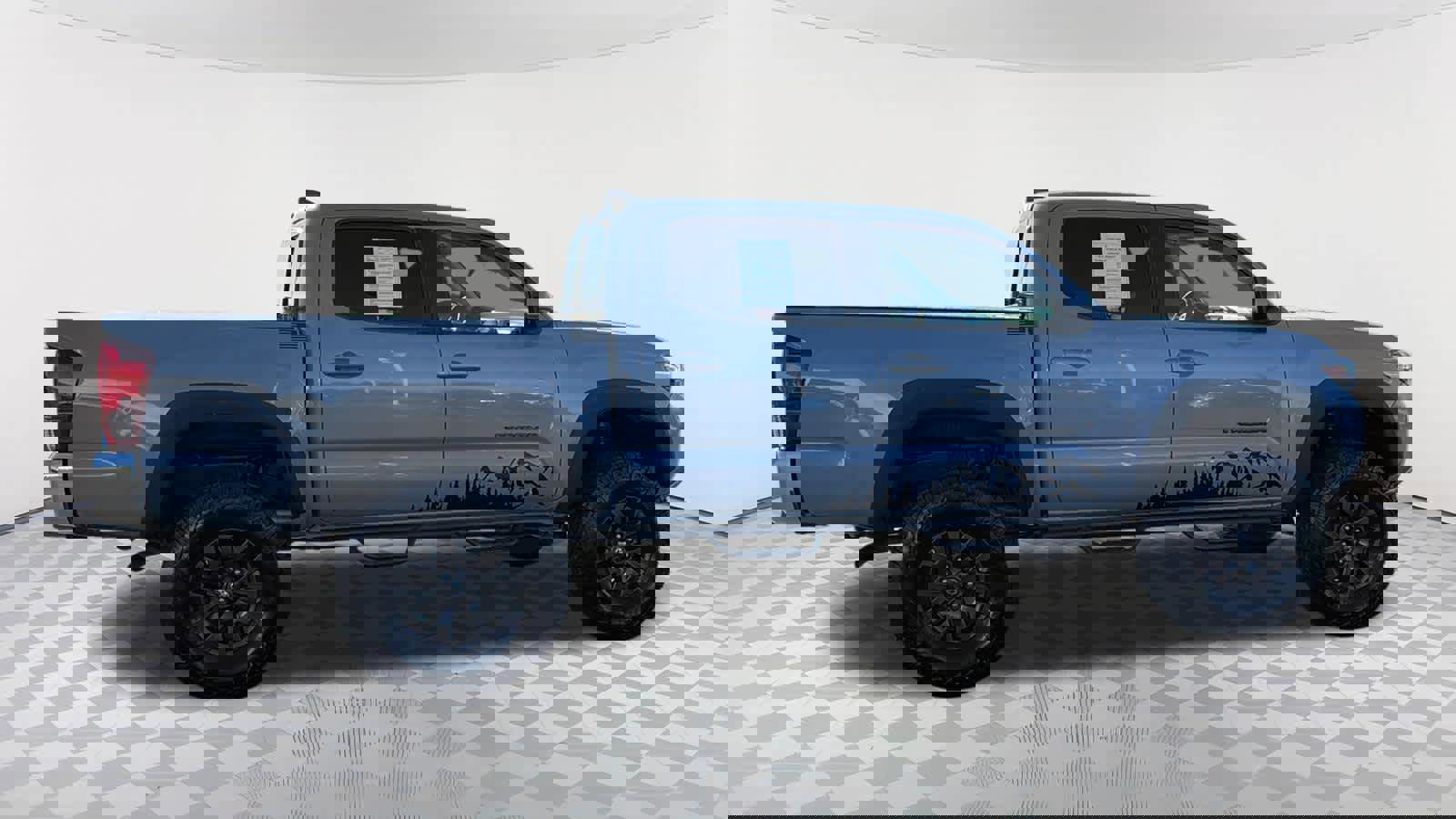 Used 2020 Toyota Tacoma SR5 RWD image 4