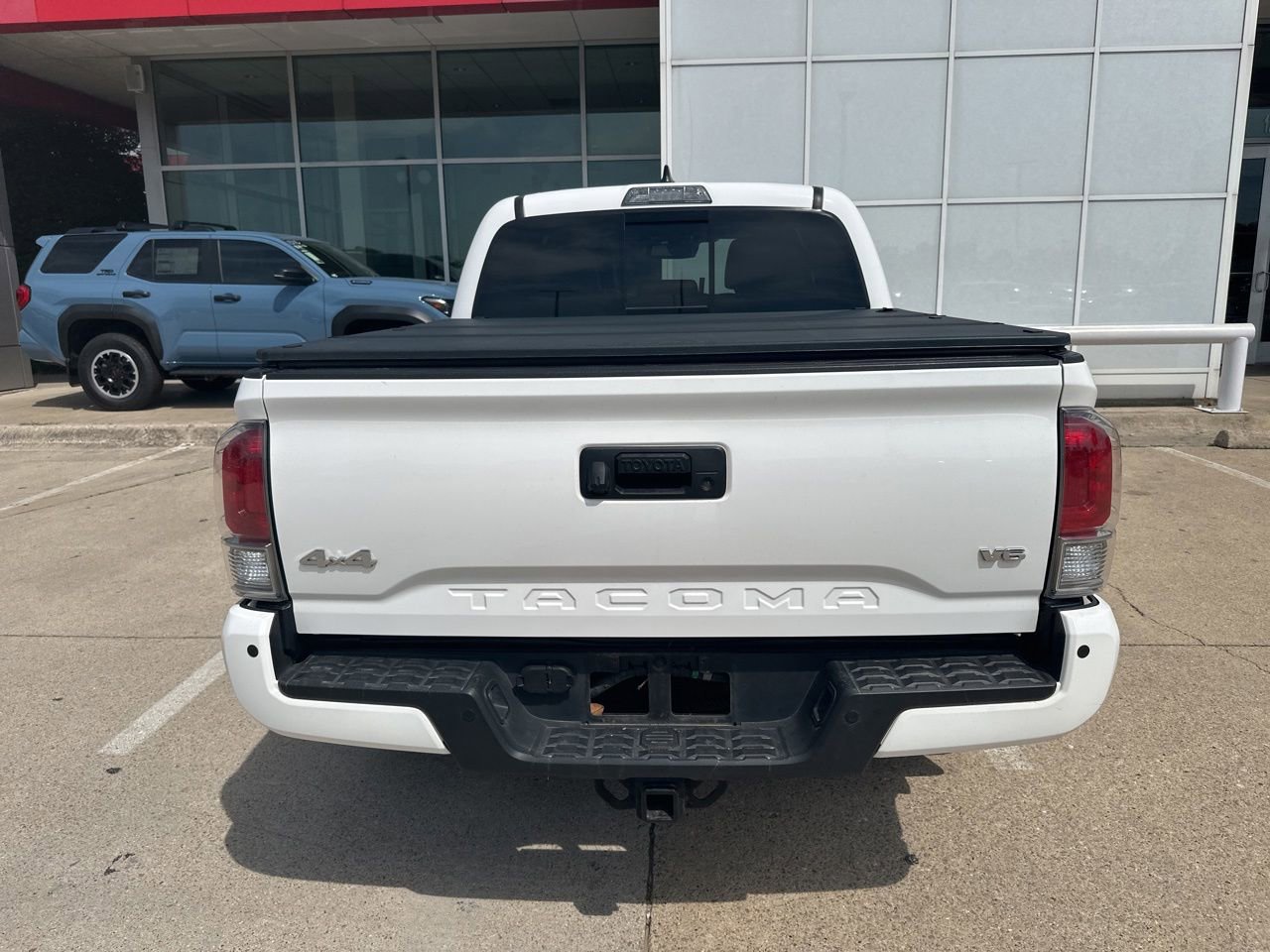 Used 2018 Toyota Tacoma Limited AWD/4WD image 2