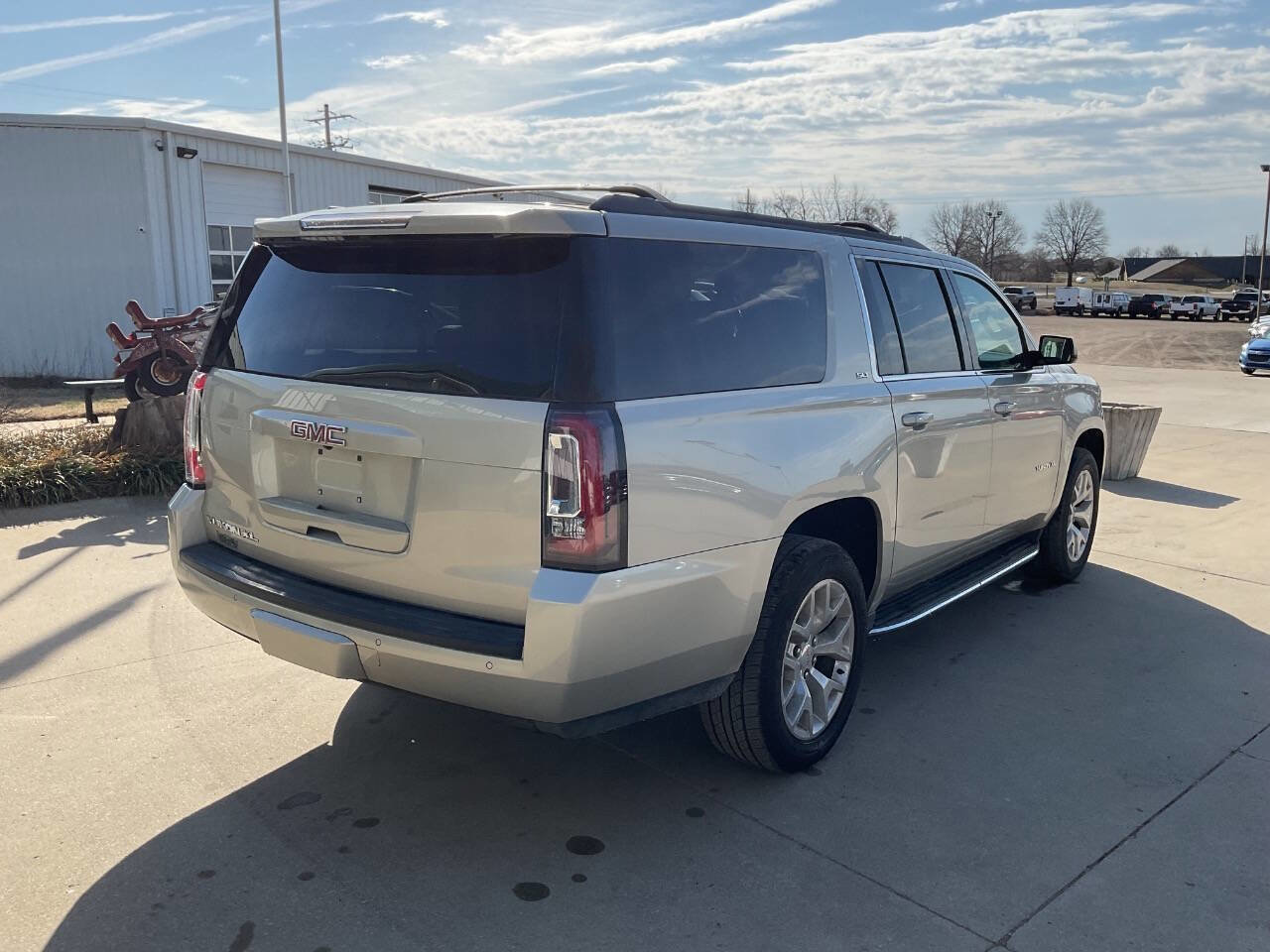 Used 2015 GMC Yukon XL SLT w/ Open Road Package AWD/4WD image 12