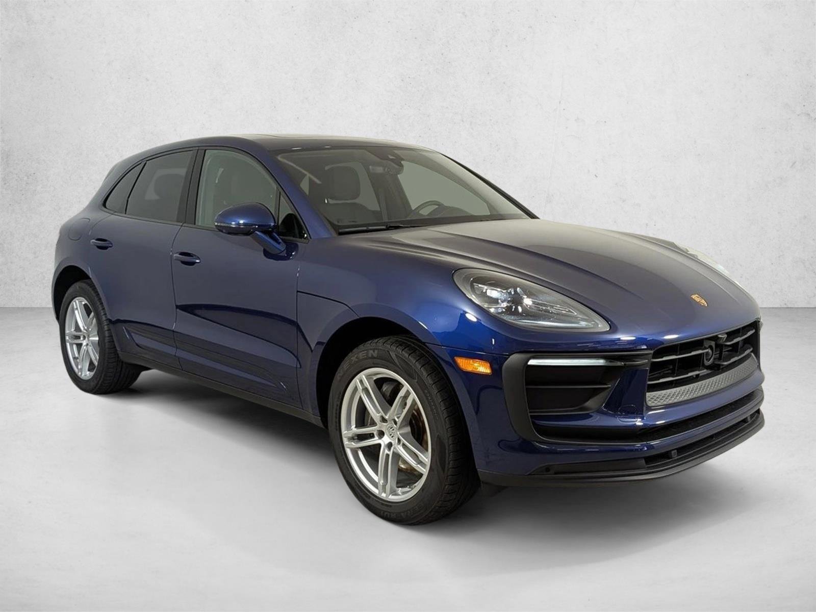Certified 2025 Porsche Macan AWD/4WD image 7