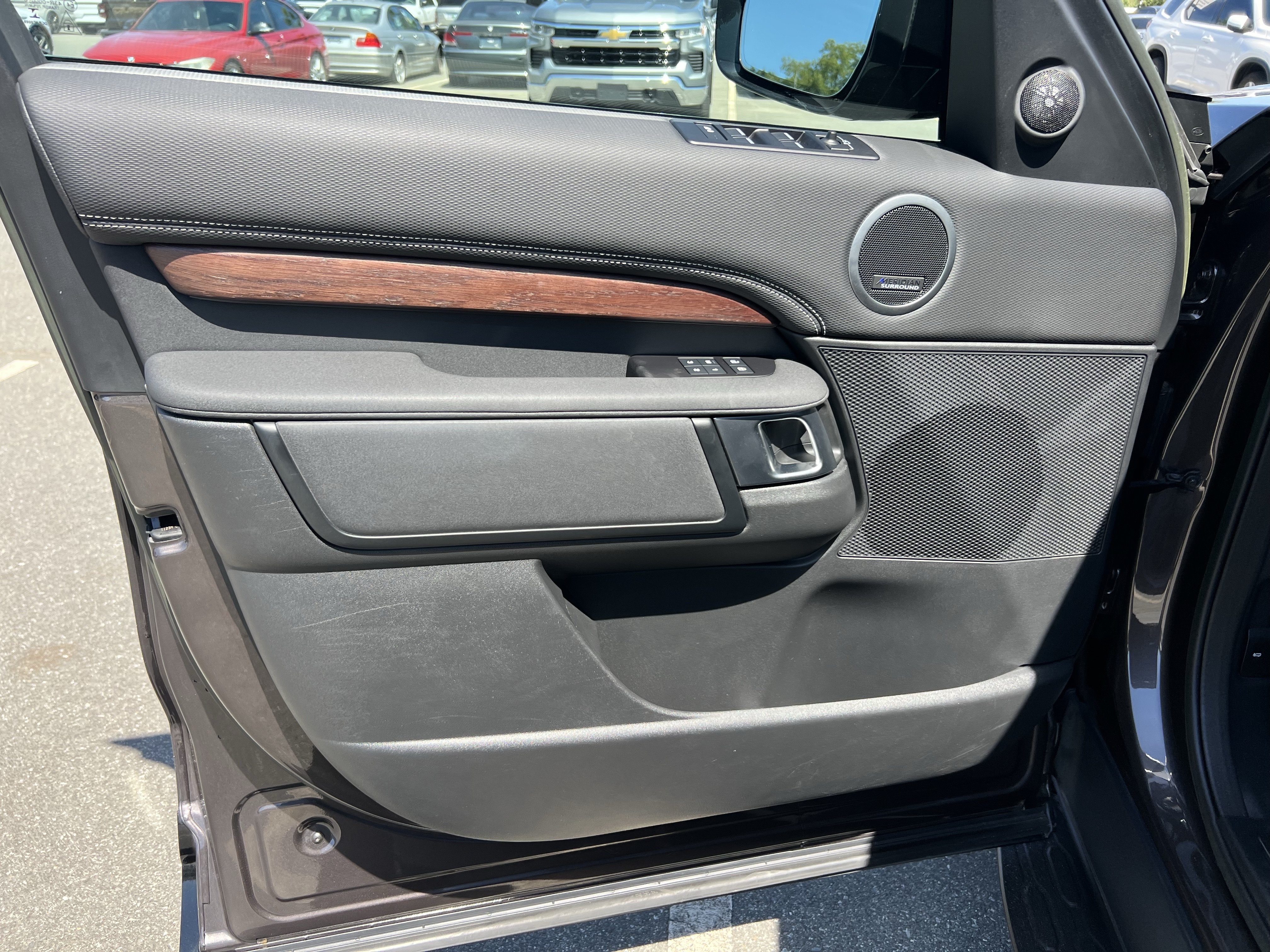 Certified 2023 Land Rover Discovery Metropolitan Edition AWD/4WD image 16