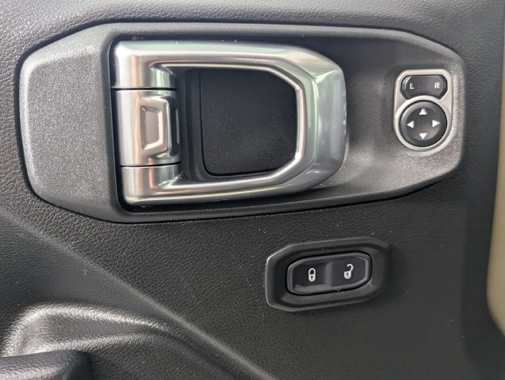 Used 2026 Jeep Gladiator Mojave AWD/4WD image 16