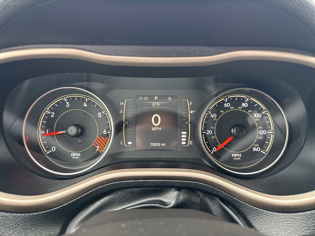 Used 2015 Jeep Cherokee Sport image 9