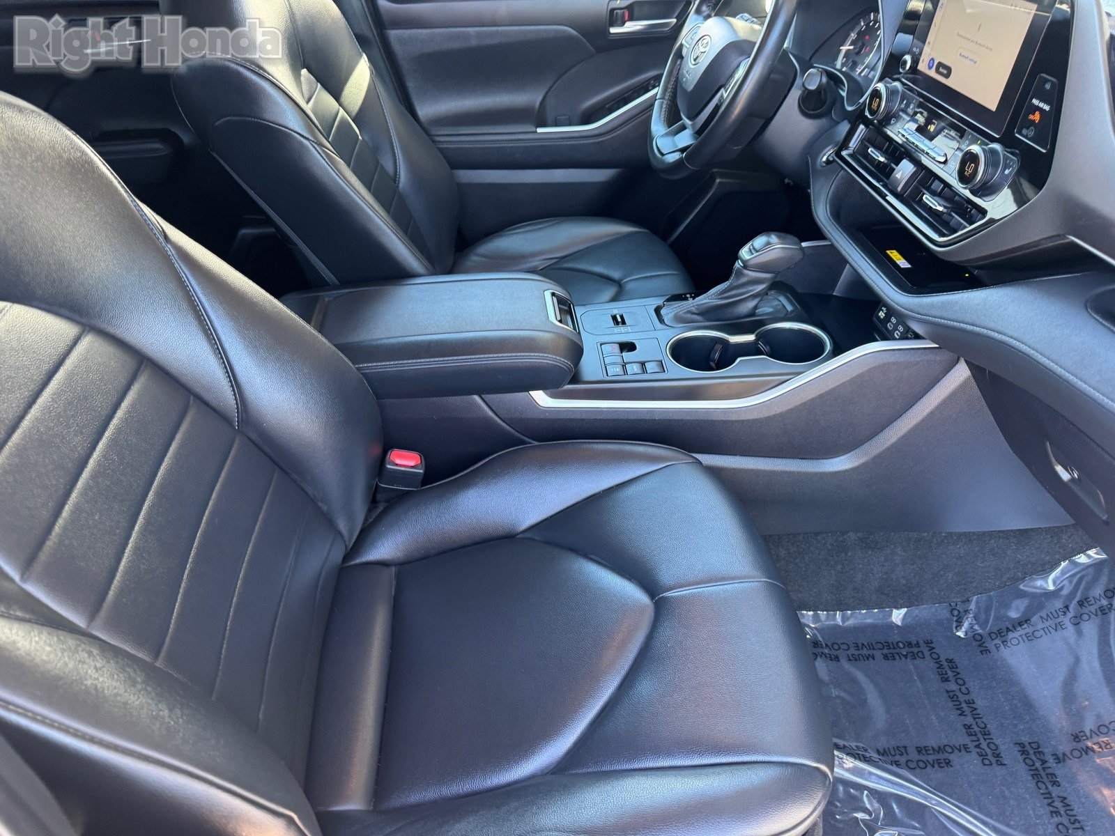 Used 2023 Toyota Highlander XLE image 12