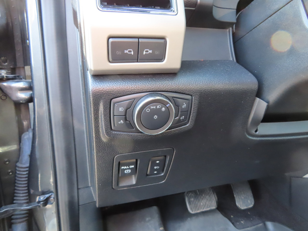 Used 2019 Ford F150 Lariat w/ Equipment Group 502A Luxury image 32