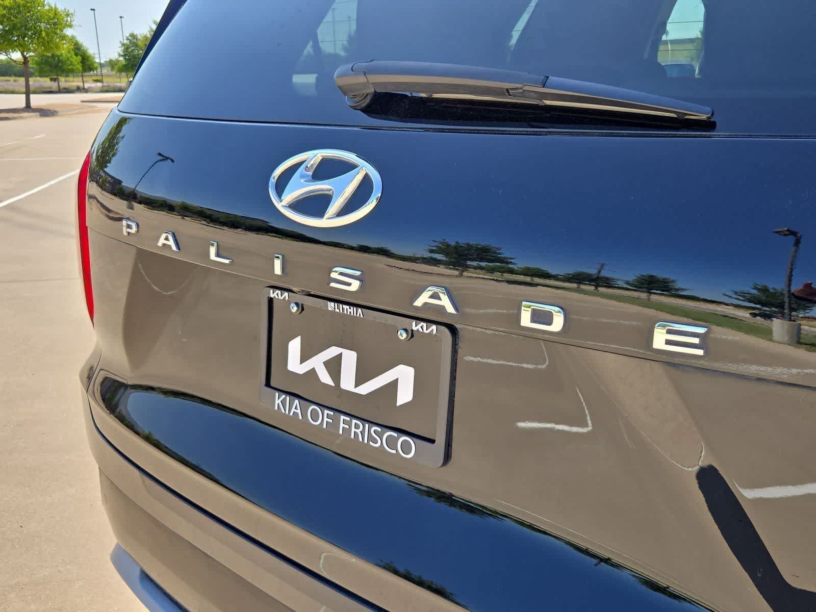 Used 2022 Hyundai Palisade Limited w/ Cargo Package AWD/4WD image 12
