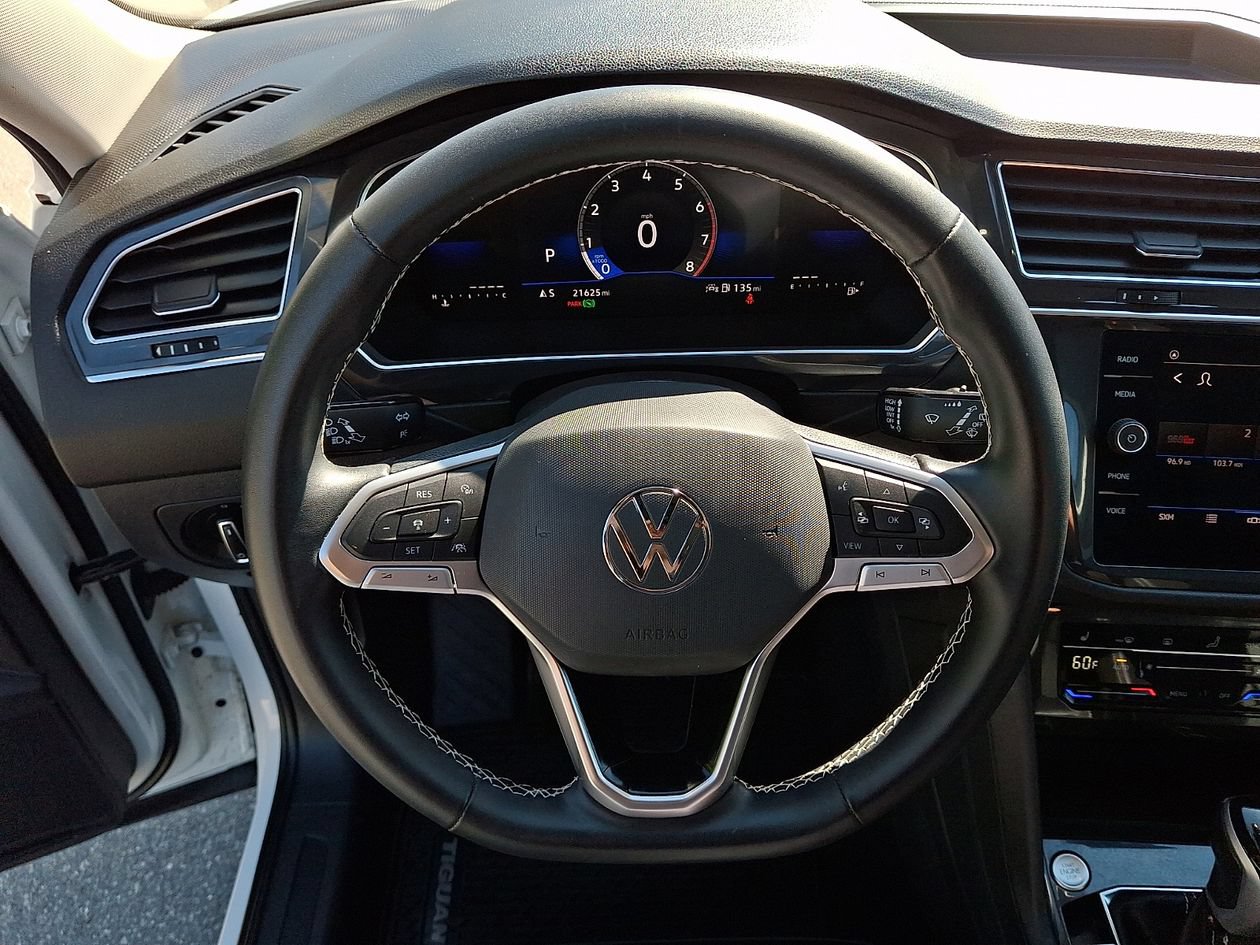 Certified 2023 Volkswagen Tiguan SE FWD image 18