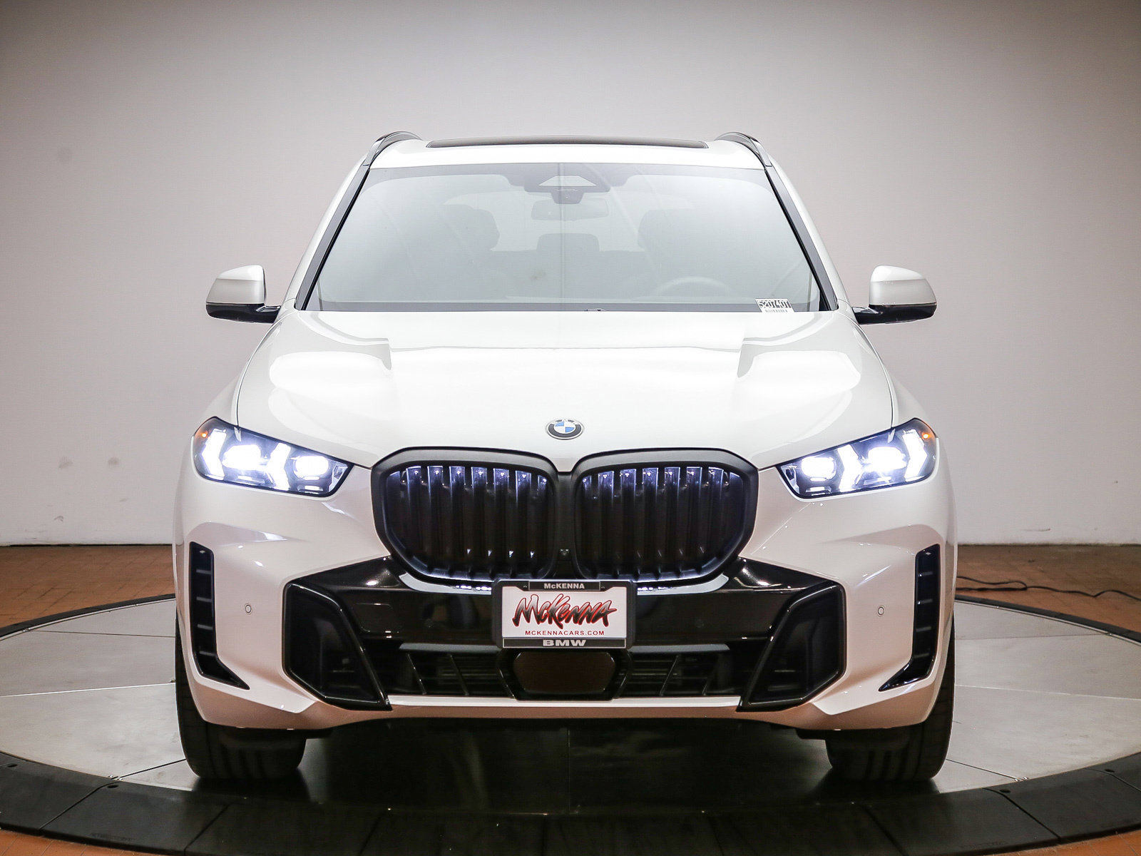 Used 2026 BMW X5 sDrive40i w/ M Sport Package RWD image 2