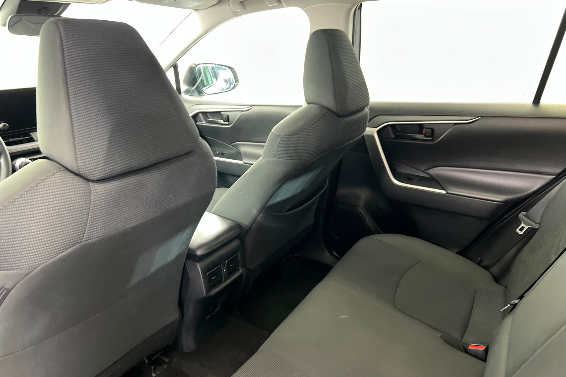 Used 2024 Toyota RAV4 LE image 20