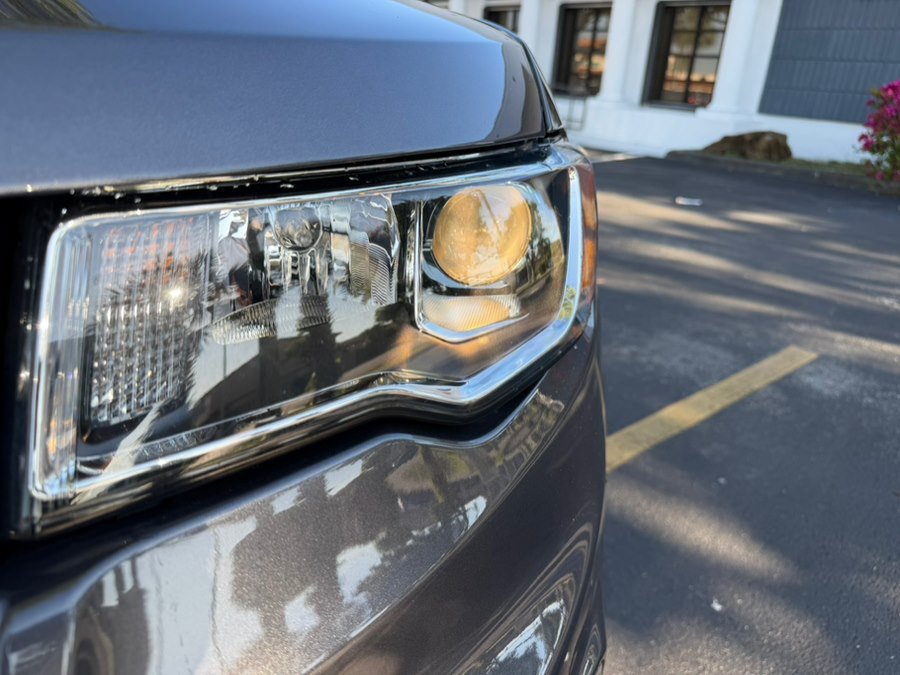 Used 2020 Jeep Grand Cherokee Laredo w/ Security & Convenience Group AWD/4WD image 13