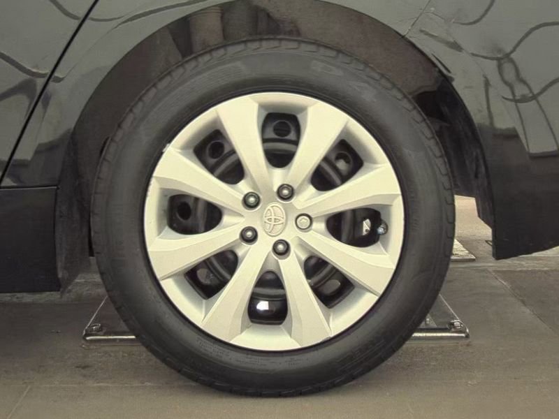 Used 2022 Toyota Corolla LE FWD image 14