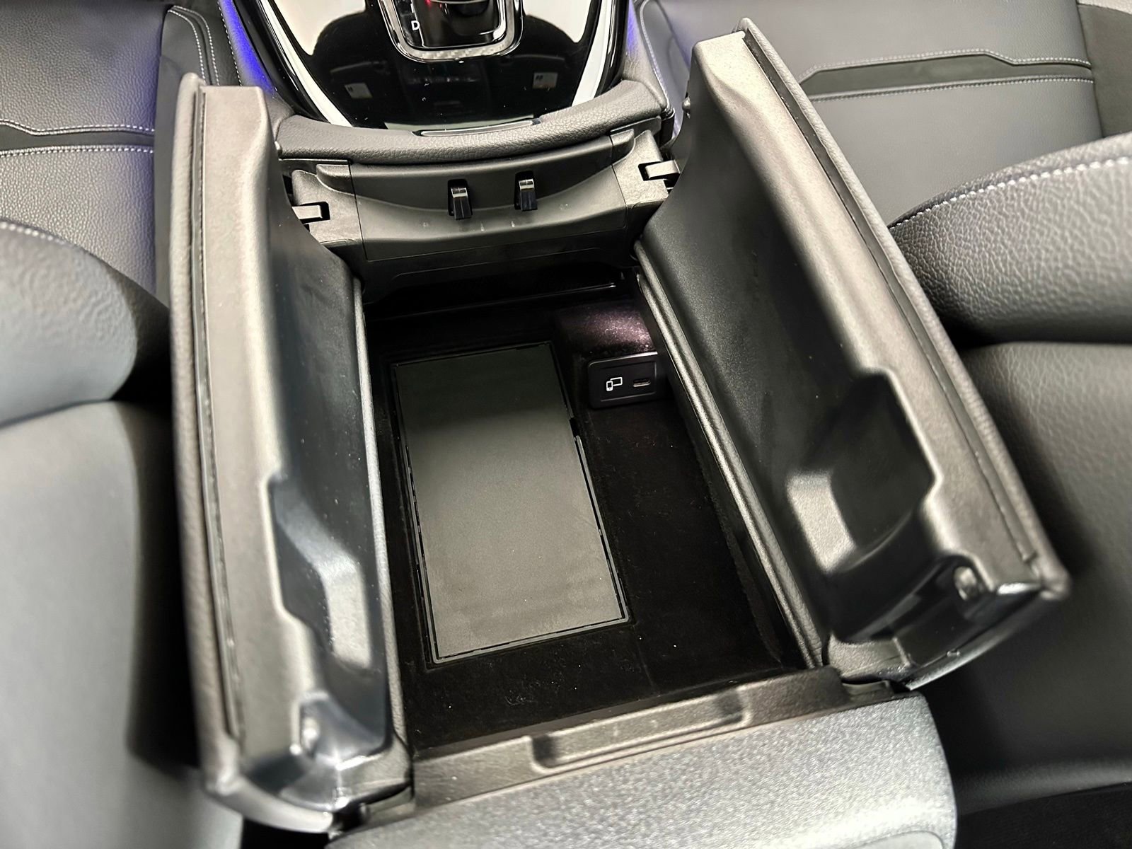 Used 2021 Mercedes-Benz AMG GT 43 w/ Driver Assistance Package image 17