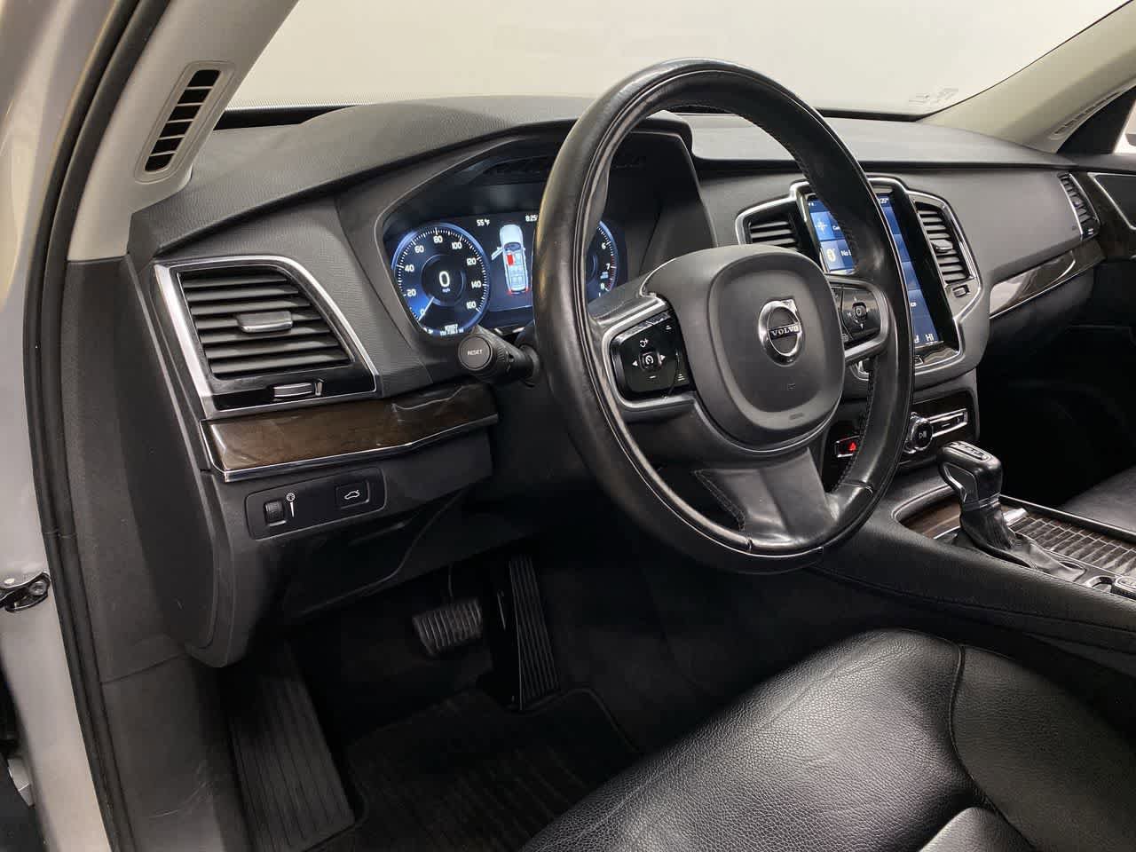 Used 2018 Volvo XC90 T6 Momentum w/ Convenience Package image 2