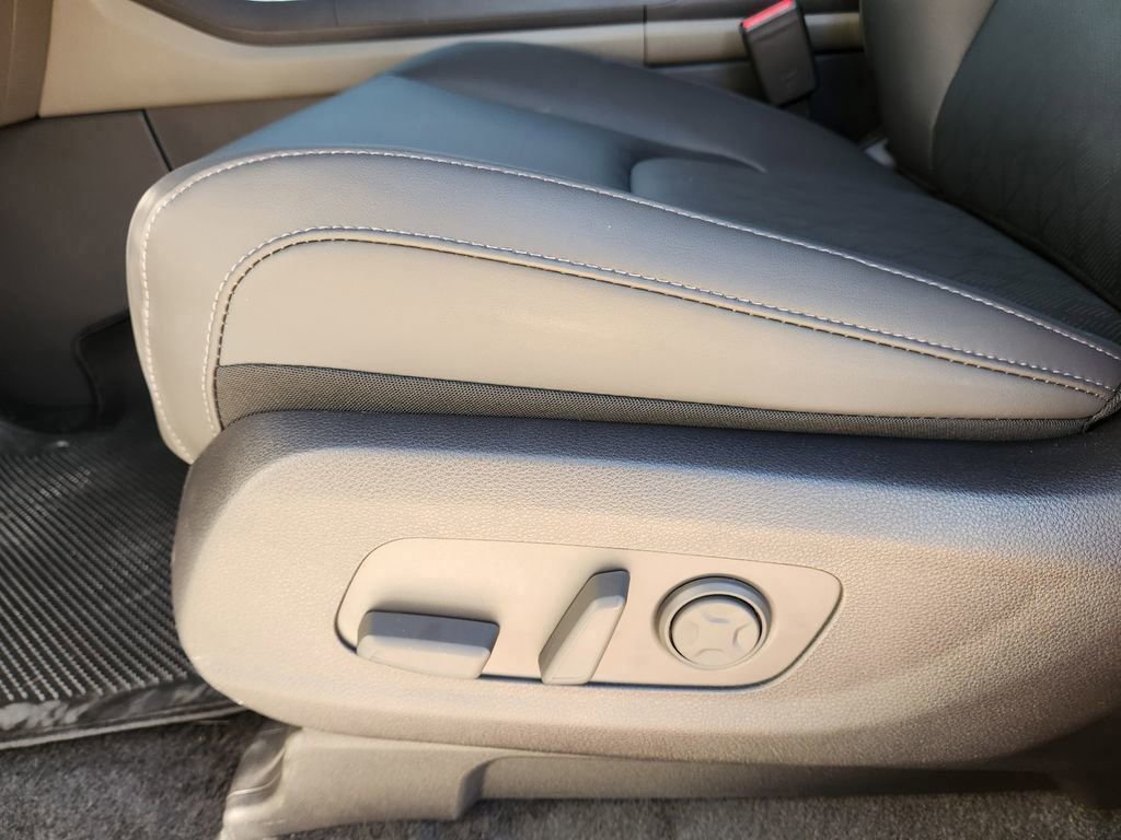 New 2026 Kia Carnival EX FWD image 17
