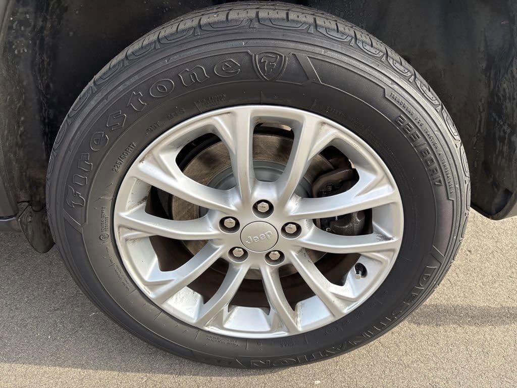 Used 2019 Jeep Cherokee Latitude w/ Popular Appearance Group image 26