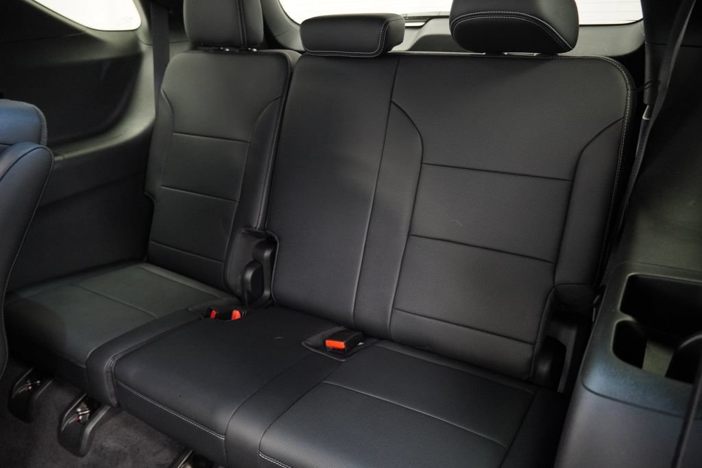 Used 2025 Chevrolet Traverse LT w/ Driver Confidence Package FWD image 13